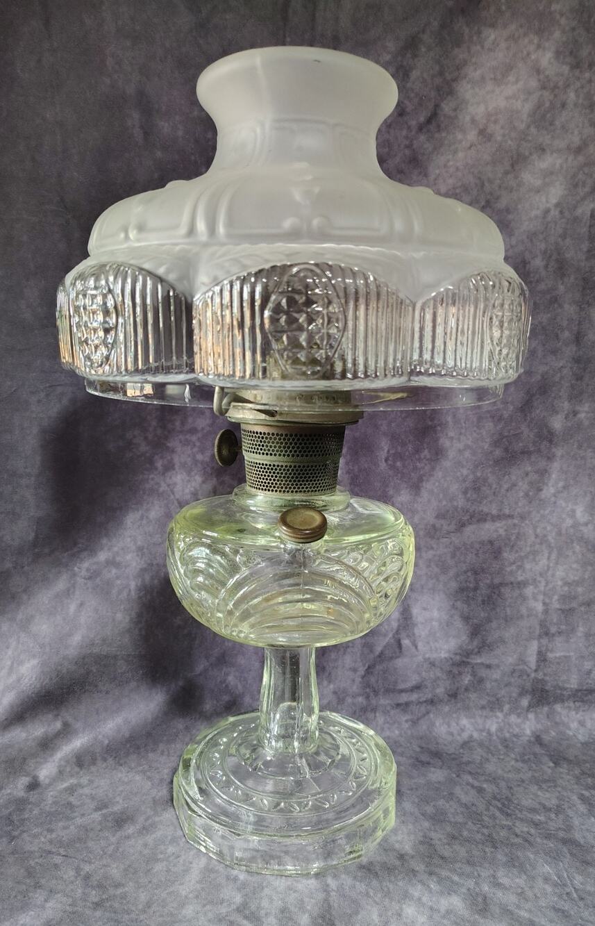 Antique Vintage Aladdin Clear Drape Oil Lamp Complete With Shade